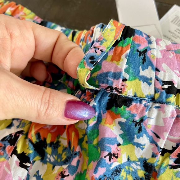 NWT Walter Baker Marcia Shorts in Fiesta Floral Sz M
Fun Feminine Chic Trend - Picture 6 of 11